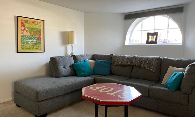 East End Apartamento | Cute 2br apartment in charming Alameda Victorian. Close to Park St.