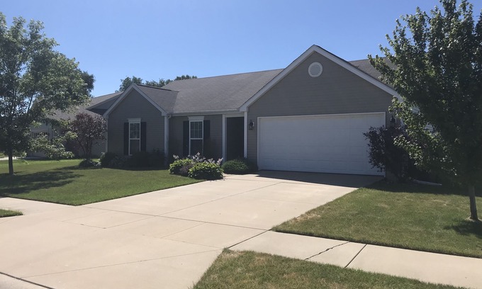 South Bend Casa | Lindo 3 habitaciones, 2 baños, 4 millas al norte del aeropuerto SBN y 7. 5 millas a ND