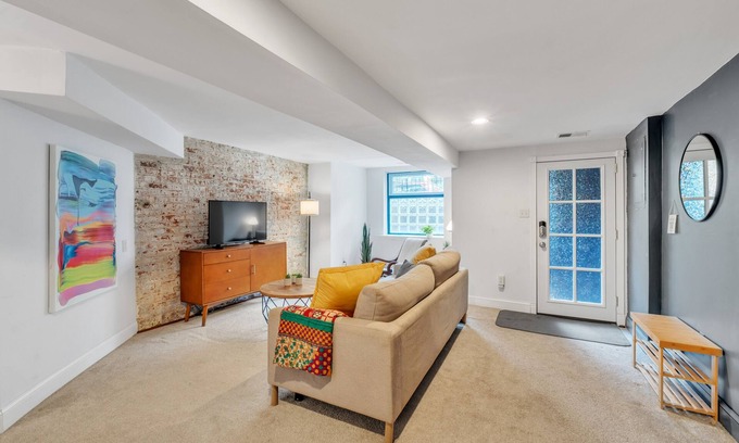 Columbia Heights Casa | Cute and Charming 1BR in Fantastic Location by RedAwning