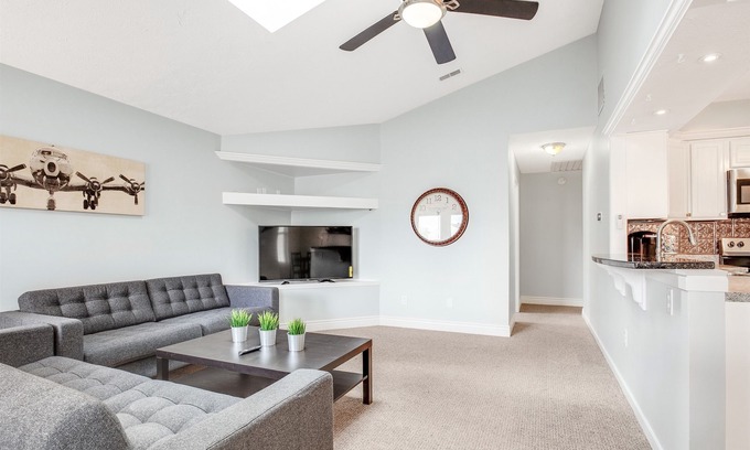 Columbus Casa | Cute and Cozy 3 Bedroom Ranch Home w/ Deck and Fenced Yard