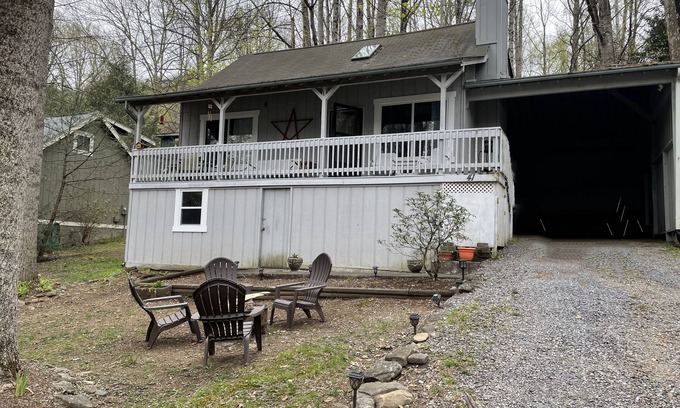 Maggie Valley Casa | Cute and cozy cabin in the heart of Maggie Valley.