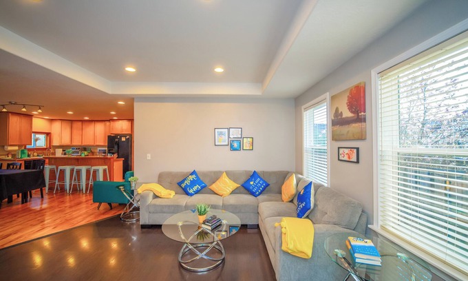 Albany Casa | Cute Artsy Sleep16 large parking, near parks, OSU, Corvallis, Salem airport