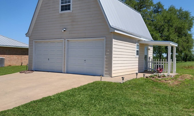Brenham Casa | Cute barn style 2-story BnB, between Brenham and Round Top! Great farm views!