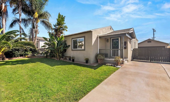 Sunset Cliffs Casa | Cute Beach Home 3Min Walk to Ocean Big Yard PetsOK