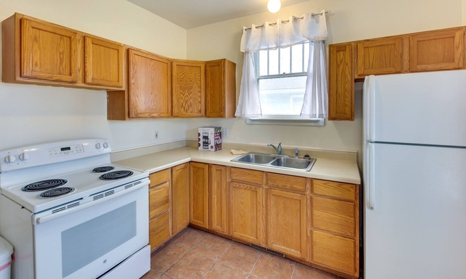 Bridgeport Casa | Cute Bridgeport Home Near Courthouse & Jail Rock!