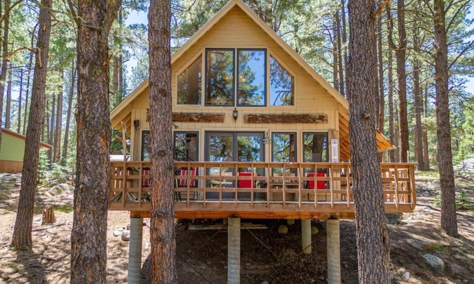 Vallecito Casa | Cute Cabin in the pines 3 minutes from lake a walk to the river and beautiful drive to Durango