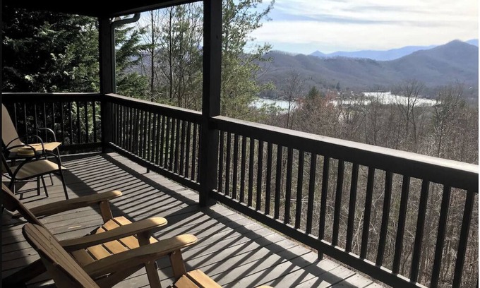 Hiawassee Casa | Cute cabin😊Pretty Views! Clean! ONLY 1 MILE TO TOWN!