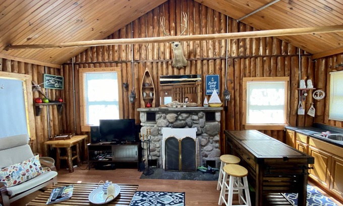Charlevoix Casa | Cute Charlevoix Cabin