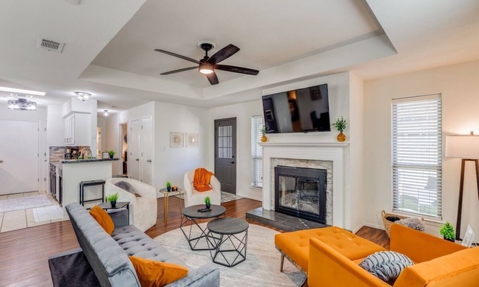Frisco Casa | Cute Chic 2B 2B Duplex APT