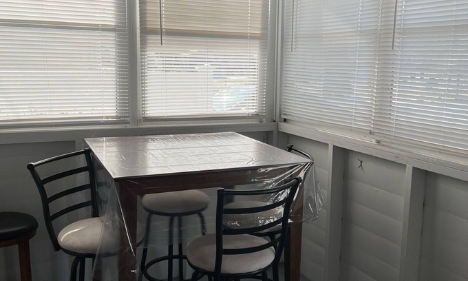 Geneva-on-the-Lake Cabaña | Cute, clean, cozy and pet friendly cottage that is 10 minute walk to the strip.