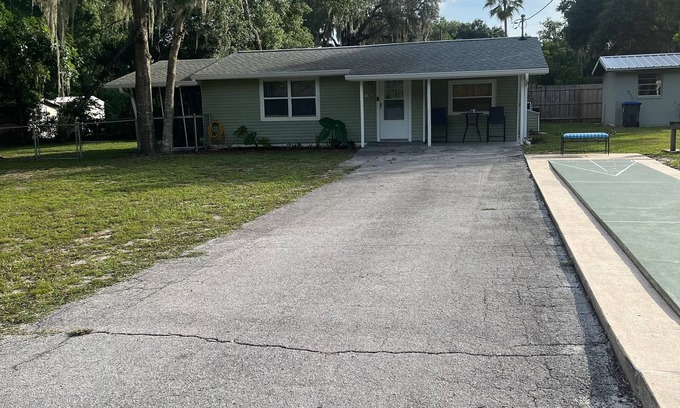 Inverness Casa | Cute, clean home on big private lot in Inverness FL.