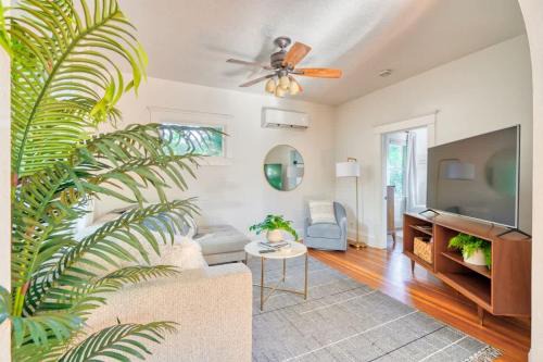King Casa | Cute & Comfortable Portland Home with 91 WalkScore