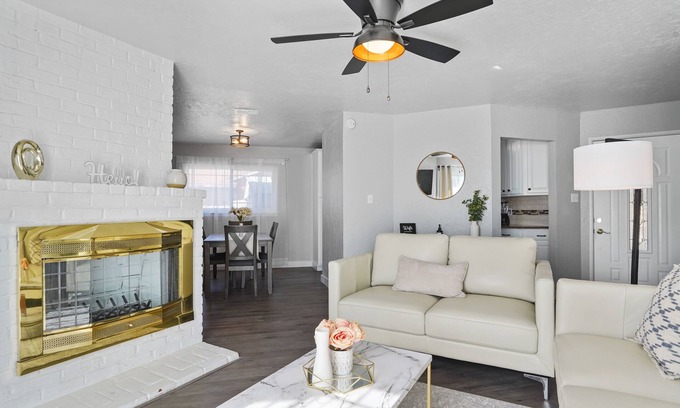 South Natomas Casa | cute comfy home w/relaxing lit gazebo minutes from downtown & airport