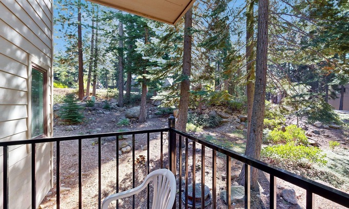 Carnelian Woods Condominio | Lindo condominio con piscina compartida, jacuzzi y tenis!