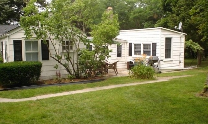 Southold Cabaña | Cute Cottage Apartment Cerca del pueblo, playas y viñedos (WBH)