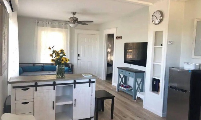 Tracy Otro | Cute Cottage on 21 Acre Farm