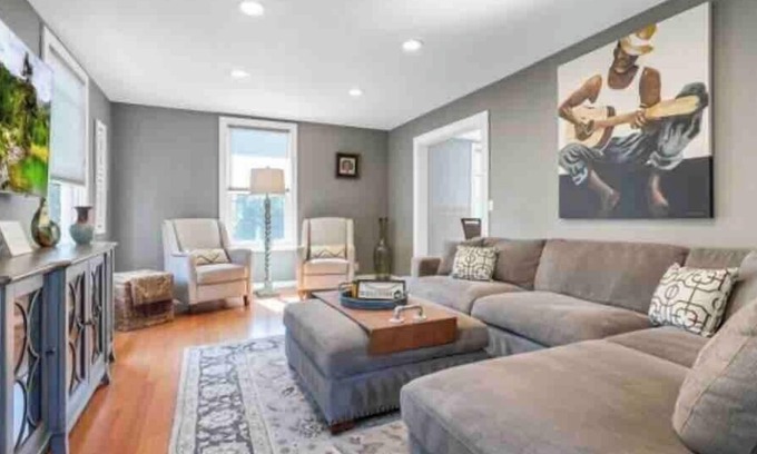 Mid-Beacon Hill Casa | Cute Cottage with Hot Tub