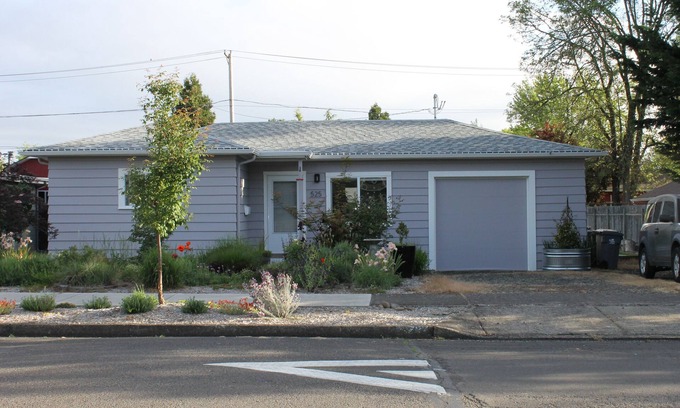 Southeast Eugene Casa | Cute & Cozy 2-Bedroom in SE Eugene