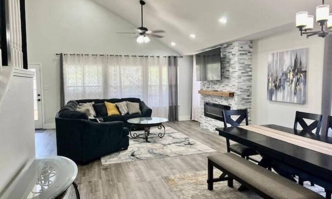 San Antonio Casa | Cute & Cozy 4BR home close to Seaword & Sixflag