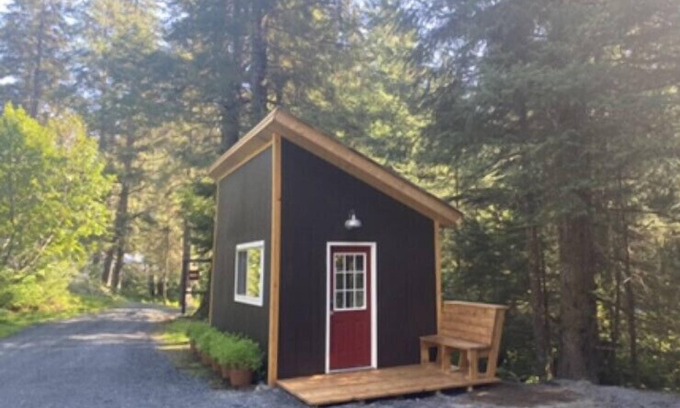 Bear Creek Casa | Cute & Cozy Tiny House in the Woods