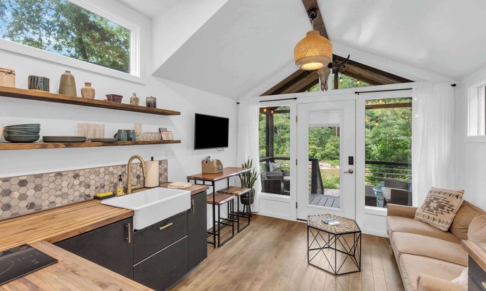 Greenville Cabina | Cute Getaway on River - 6 Minutes to Greenville