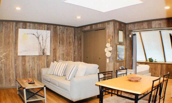 Cleveland Casa | Cute Guesthouse, 4mi from Lee University, sleeps 4, new deck w/ fire pit, grill