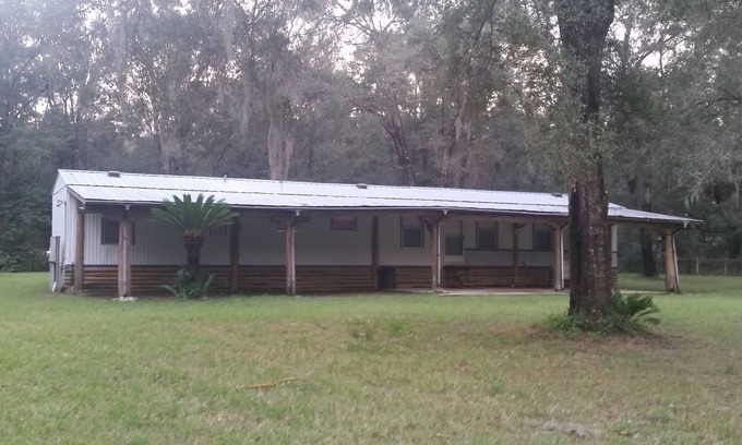 Fellowship Casa | Bastante campo cerca de éxitos