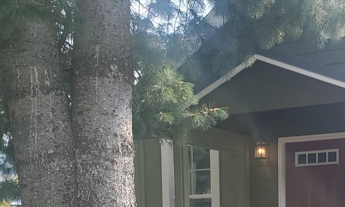 Easton Casa | Cute Home - Mt. Life, small town, close to recreation