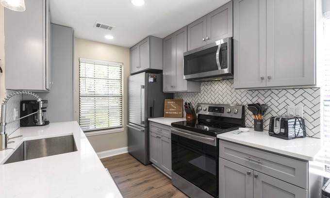 Port Royal Casa | Cute Home w/ Fenced Yard + Bikes, Beach Pass & EV Charger, 10 Mins to Everything