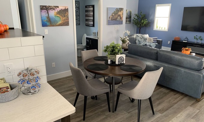 Caro Casa | Cute little bungalow on M-81