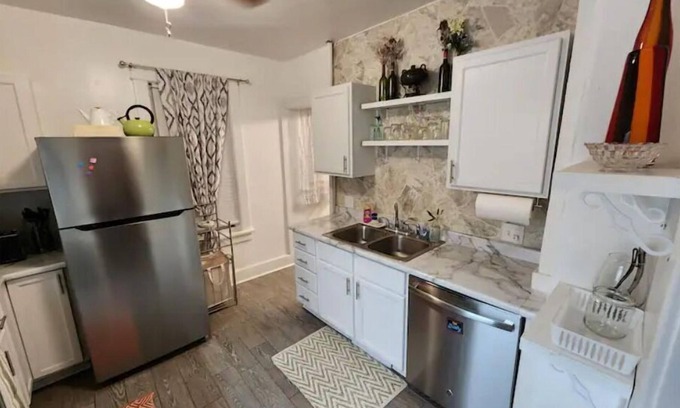 Benson Casa | Cute Little House in Omaha