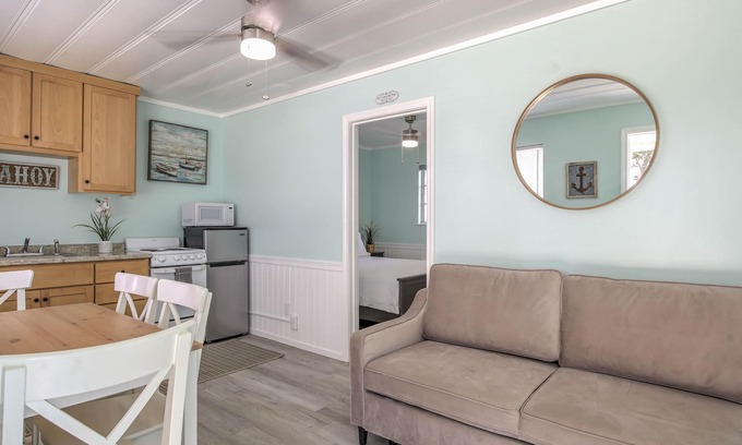 Walnut Grove Cabaña | Cute One Bedroom Cottage along the Sacramento River