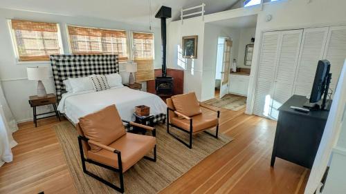 Sonoma Casa | Cute One Room Bungalow In Sonoma- Includes Wine Tasting Passport