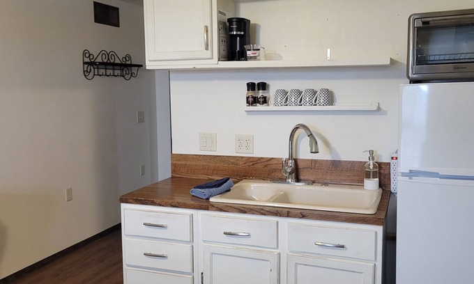 Forest City Apartamento | Cute & quiet studio apartment downtown Forest City!