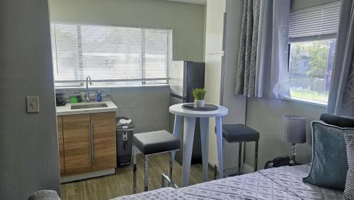 Hollywood Apartamento | Cute Renovated Studio 4 Miles from Hard Rock Hotel