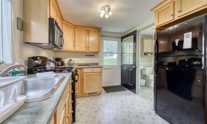 Weston Casa | Cute Riverfront Home w/ Free WiFi, Washer/Dryer, & Private Deck - Close to Okemo