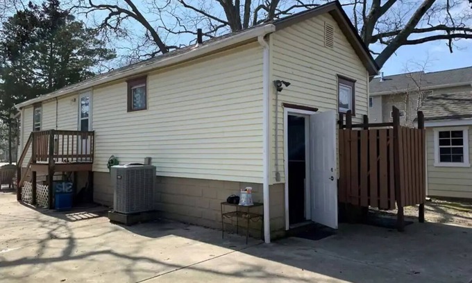 Somers Point Cabaña | Cute, small cottage minutes from restaurants/bay