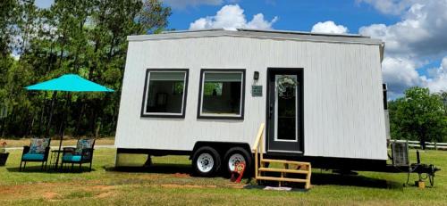 Georgia Coast Casa | Cute Tiny House with Fire Pit in Danville, Georgia for Relaxing Glamping Escapes in Nature