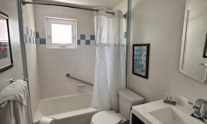 Tyrone Casa | Cute Totally Remodeled Casita in the Heart of Town