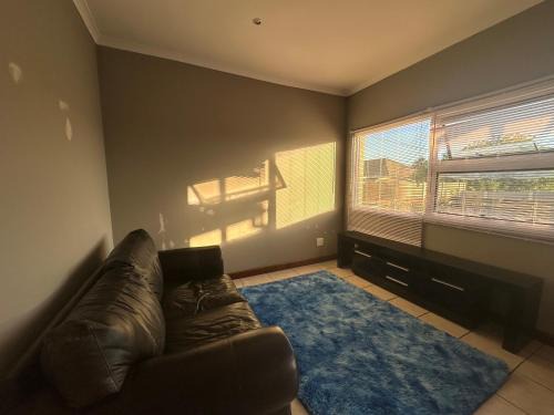 Parow North Apartamento | Cute Tranquil Pool Side Apartment
