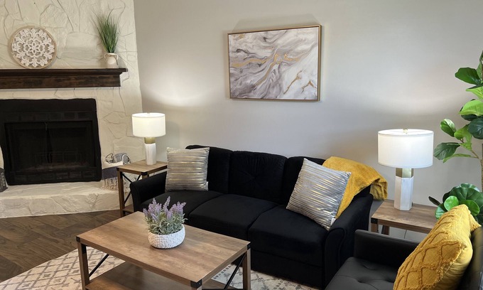 Lawrenceville Casa | Cute unit of a duplex near downtown Lawrenceville. Clean!