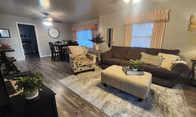Burley Casa | Cutecountyfair house, 3 bdrms,fenced back yard and close to all needs in Burley.
