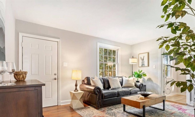 Montrose Casa | Cutie on Kenbridge - Long term stays welcome