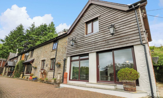 Builth Wells Cabaña | CWMFADOG, family friendly, with open fire in Beulah