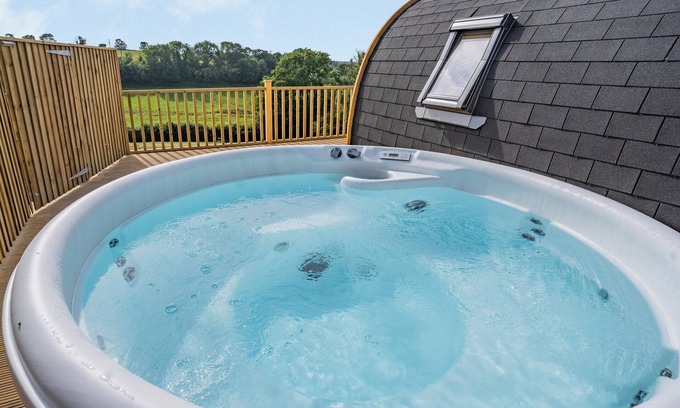 Tan-y-groes Cabaña | Cwmporthman Farm Cwtch-UK34700