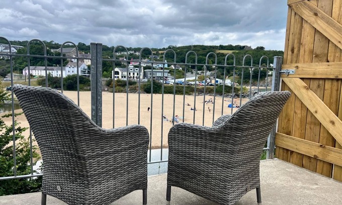 Aberporth Cabina | Cabaña de madera-Romántico-Baño con ducha-Vista al Mar