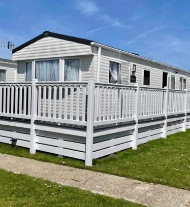 Selsey Casa | Cwtch, White Horse, Seal Bay Resort