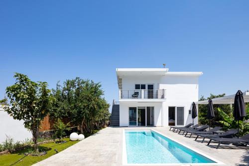 Georgioupolis Casa | Cyan Viewpoint House near Lake Kourna