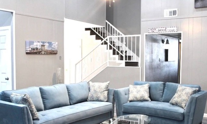 Leon Valley Casa | CYC Eclectic Escape Big House