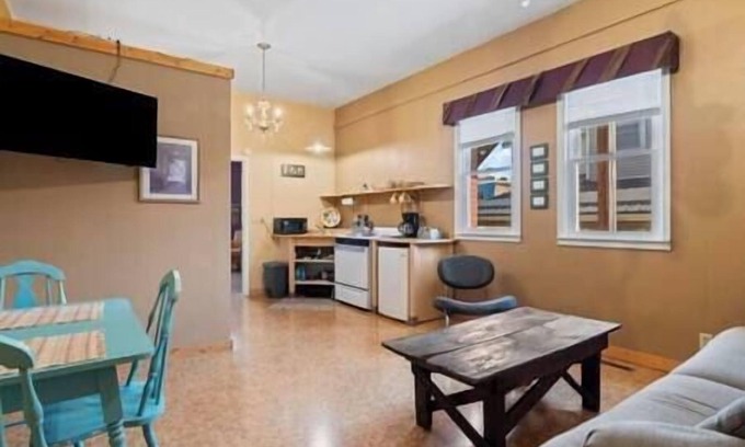 Elkader Apartamento | Cycle Suite – Cozy Downtown Retreat in Elkader